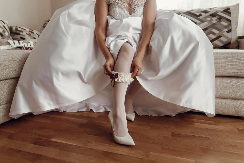 Welche Strumpfhose trägt man unter dem Brautkleid?